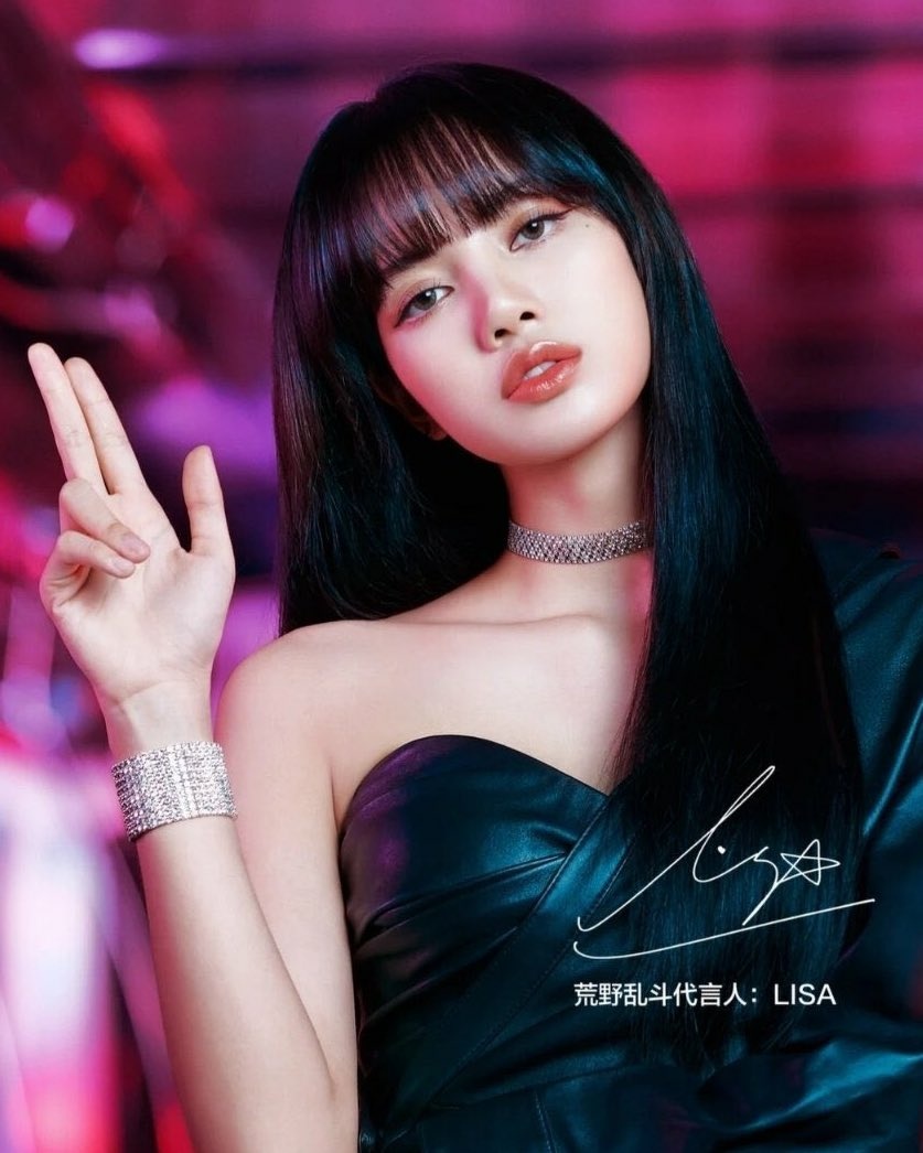 BLACKPINK-Lisa-Appears-In-Chinese-Students-Textbook-Why-Everyone-Loves-Her-3