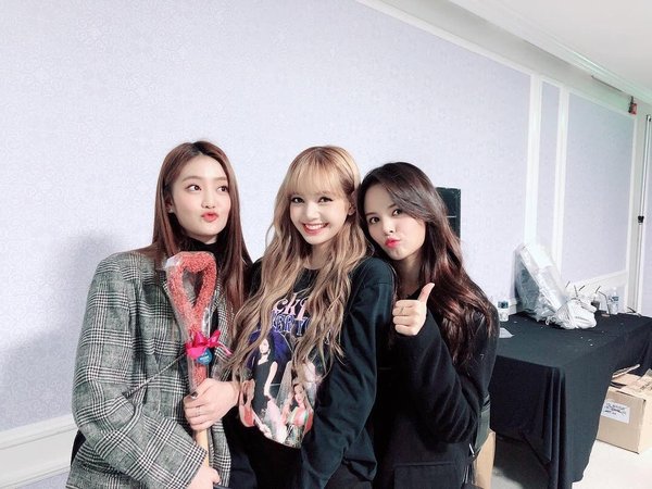 Whos-Inside-BLACKPINK-Lisa-Circle-Of-Famous-Friends-4