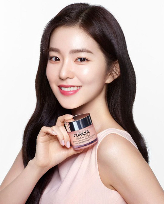 clinique-removes-red-velvet-irene-from-advertising-posters-after-her-controversy-3