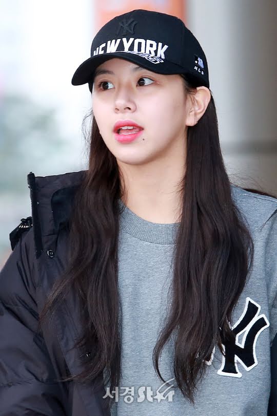each-member-of-twice-without-any-makeup-4