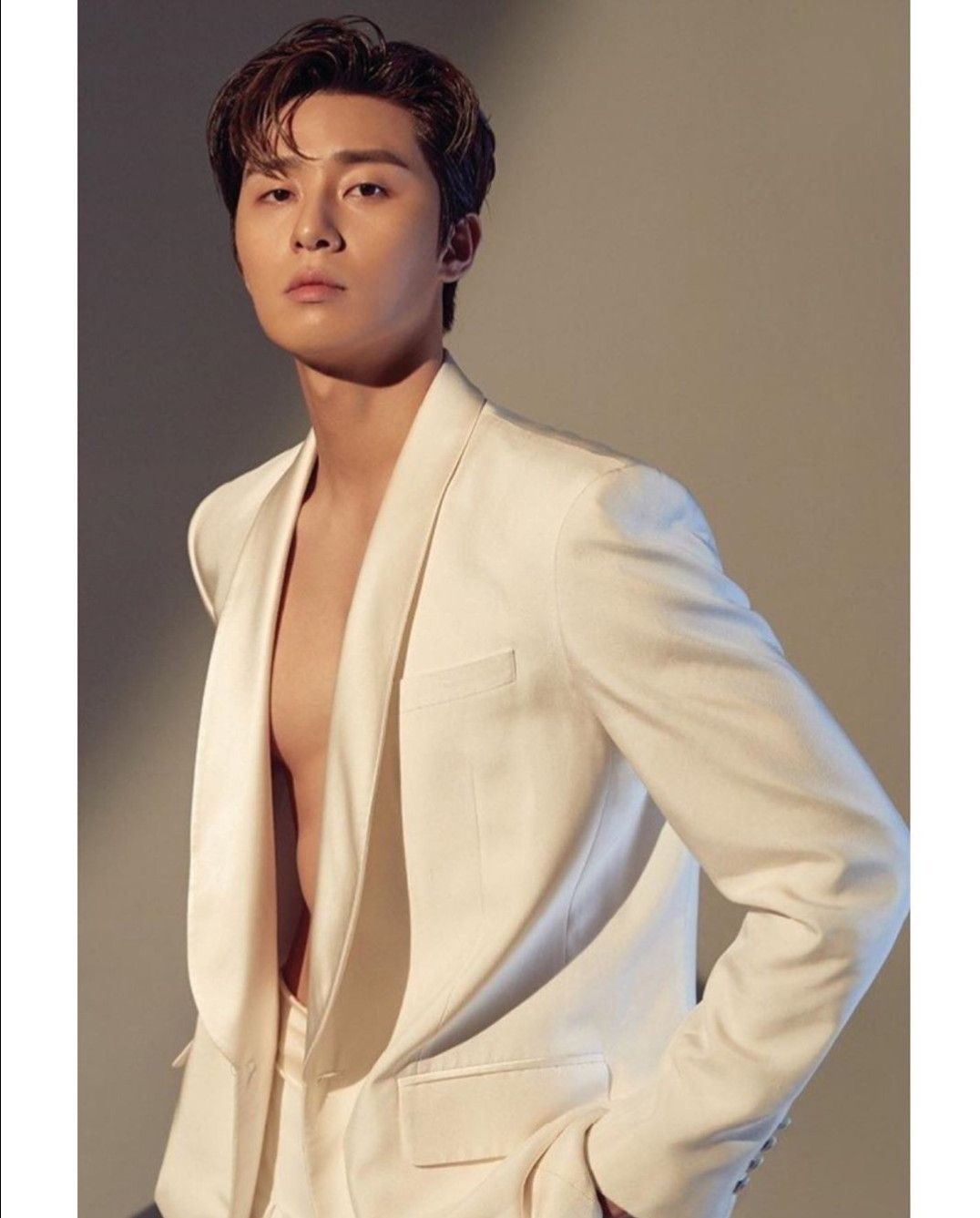 park-seo-joon-revealed-to-have-bought-6-floor-building-worth-11-billion-won-this-year-2
