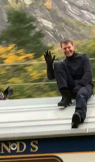Tom-Cruise-Does-Dangerous-His-Train-Scene-In-Mission-Impossible-7-On-His-Own-3