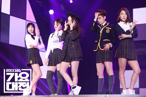 top-5-groups-who-are-known-for-the-school-uniform-concept-c