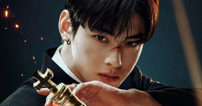 Fans Are Head Over Heels Seeing Cha Eun Woo In A Priest Outfit In The New Teasers For TVING's 'Island'