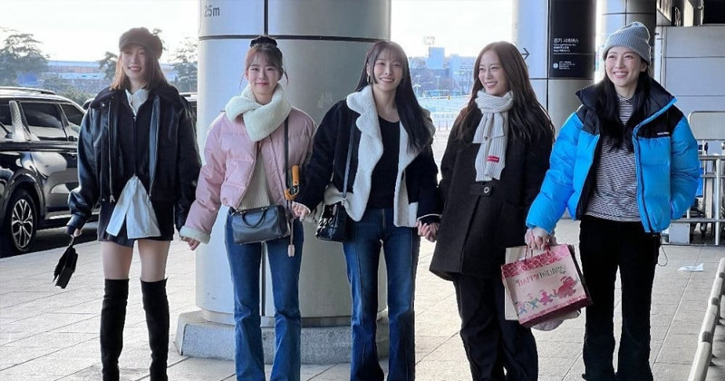 KARA Members Fulfill Youngji's Wishes By Appearing At The Airport Hand-in-hand And Fans Find It Too Adorable