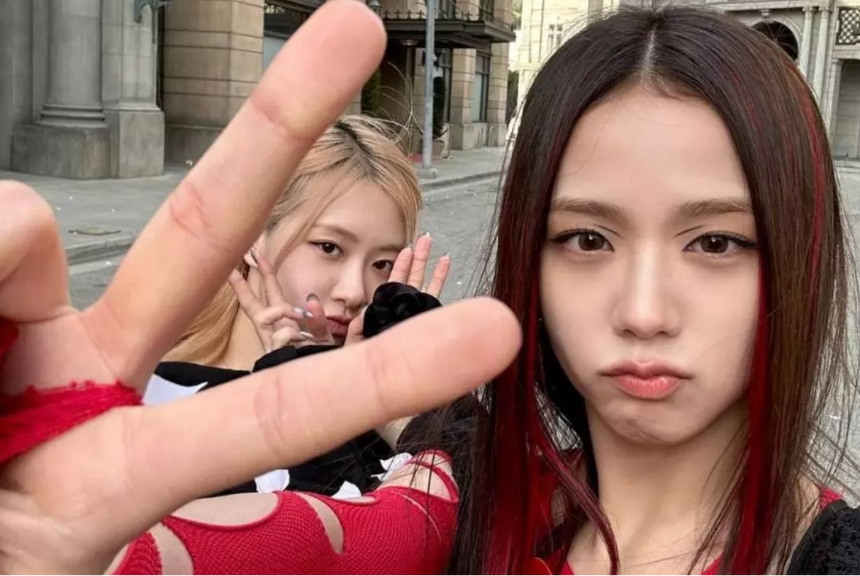 BLACKPINK’s Rosé Shows Love For Jisoo On Set Of “Omniscient Reader’s Viewpoint”