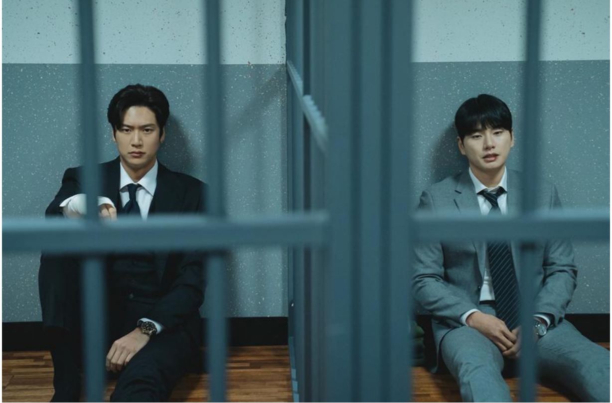 Na In Woo And Lee Yi Kyung Find Themselves Behind Bars In “Marry My Husband”