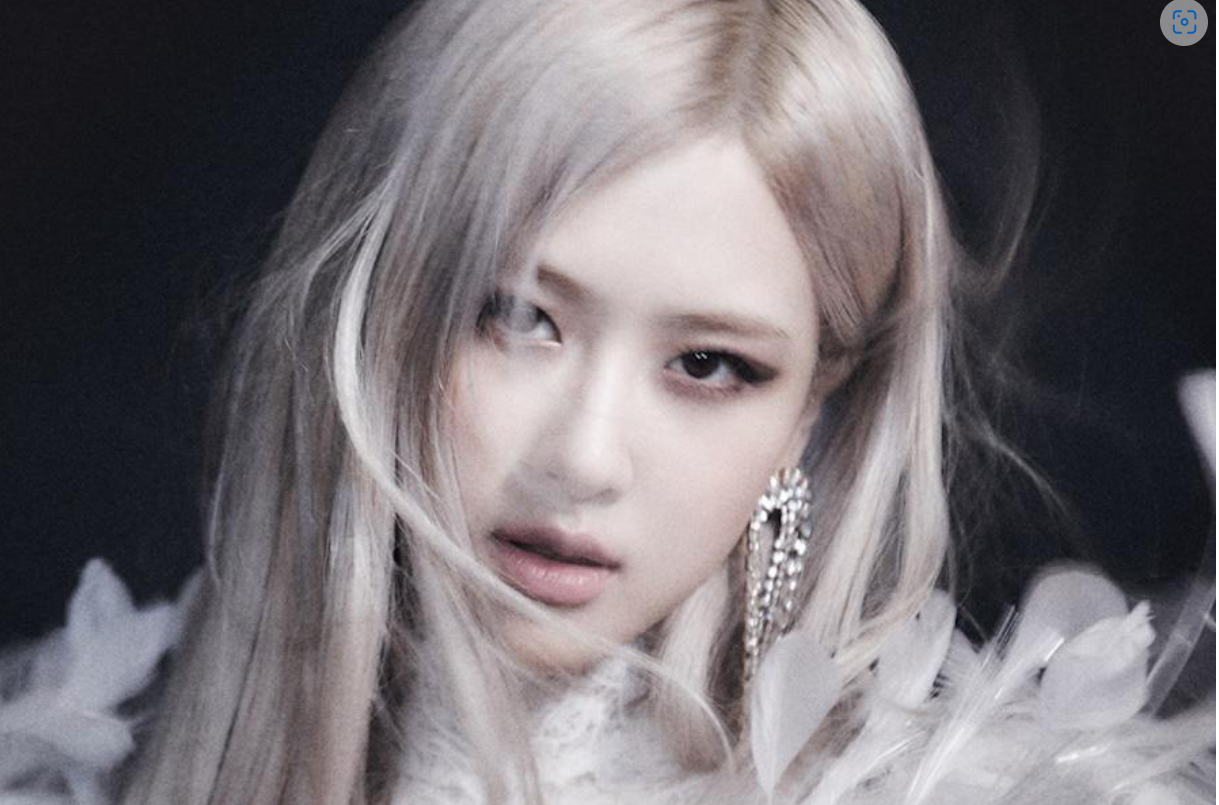BLACKPINK's Rosé In Talks To Sign With THEBLACKLABEL