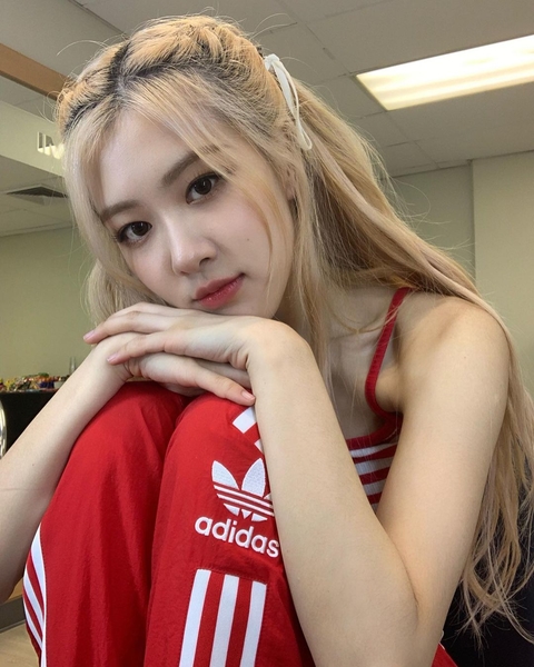 The Cutest Hairstyles Of BLACKPINK's Rosé We're Copying ASAP | starbiz.net