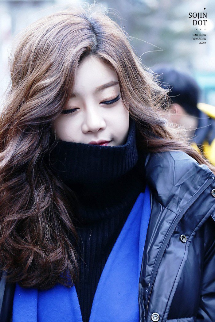 k-pop-celebrities-known-to-have-beautiful-thick-layers-of-hair-14