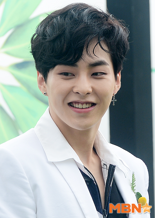 exo-xiumin-enters-last-vacation-without-returning-to-military-today-official-discharge-on-december-6
