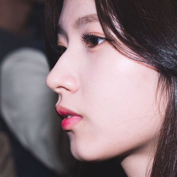 these-5-idols-prove-that-you-dont-need-a-perfectly-straight-nose-for-a-good-side-photo