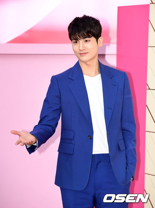park-hyung-sik-takes-final-vacation-before-officially-discharge-on-january-4-2021