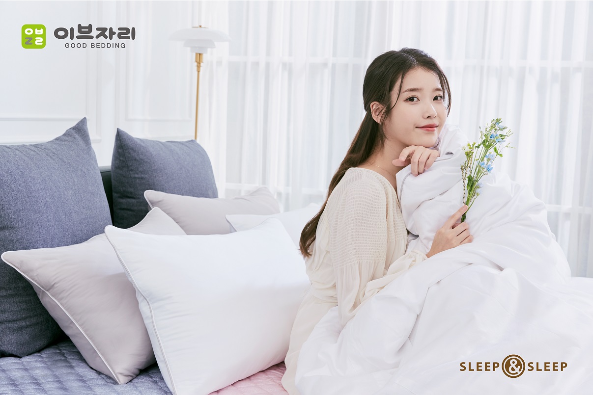 iu-chosen-as-new-exclusive-face-for-korean-bedding-brand-evezary