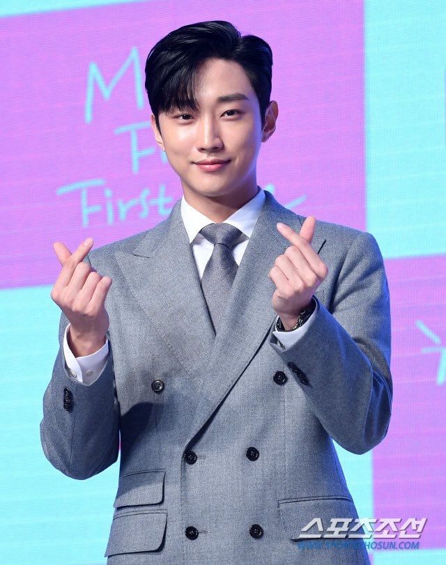 jinyoung-offered-lead-role-in-new-kbs-rom-com-drama-police-academy