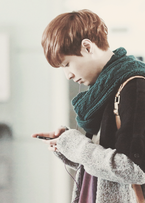 these-4-k-pop-idols-make-fans-go-aww-with-their-phone-homescreen