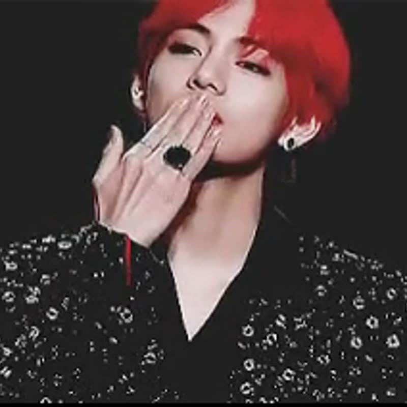 10-moments-proving-bts-v-and-his-hands-are-so-beautiful-together