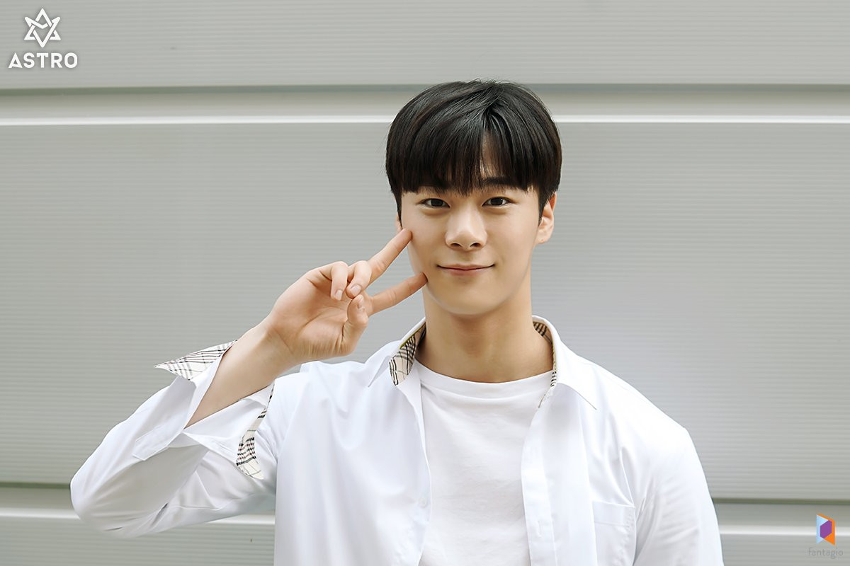 A Look At ASTRO&#39;s Moonbin Being The Industry&#39;s Ultimate Prince