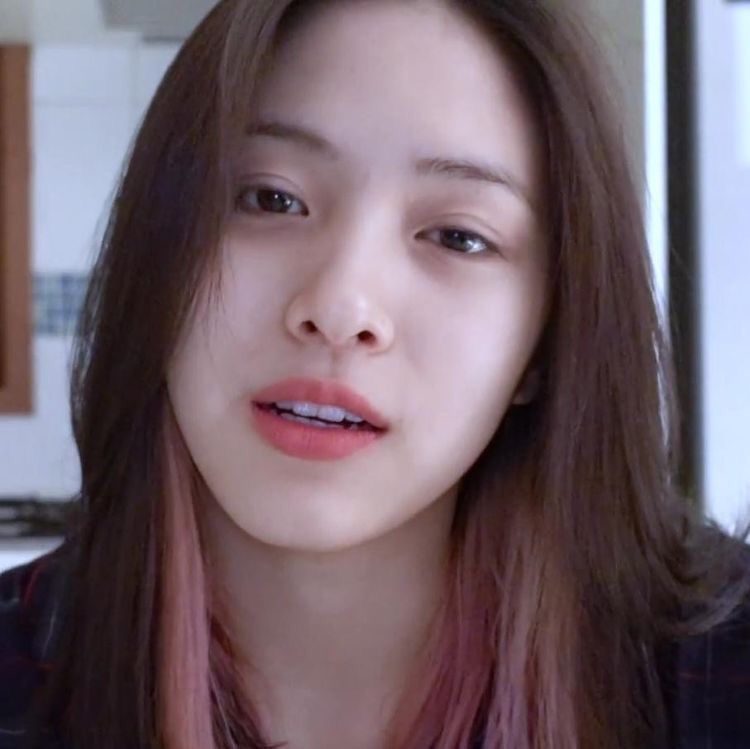 8-Female-K-Pop-Idols-Are-The-Most-Confident-When-Showing-Bare-Face-4