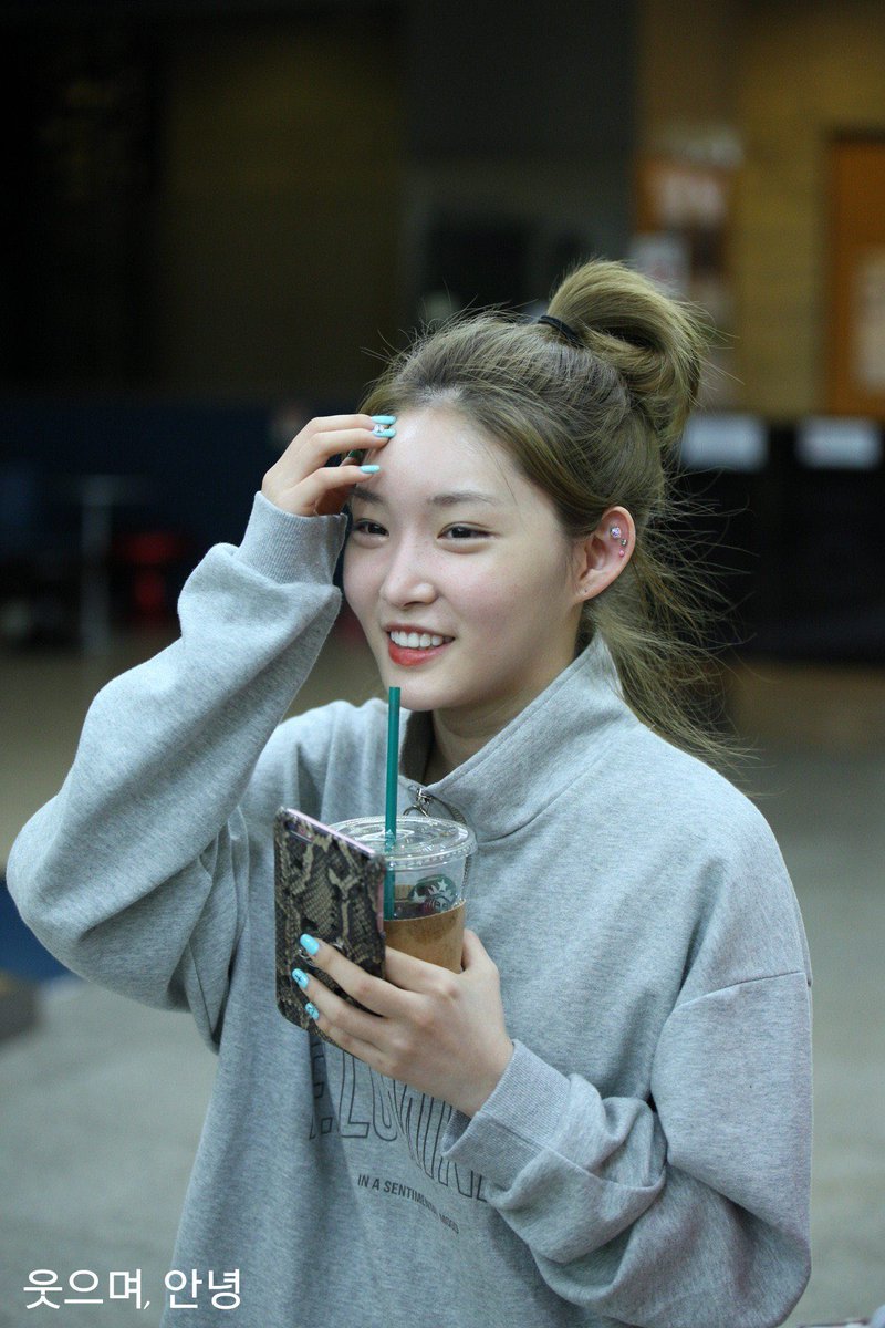 8-Female-K-Pop-Idols-Are-The-Most-Confident-When-Showing-Bare-Face-8