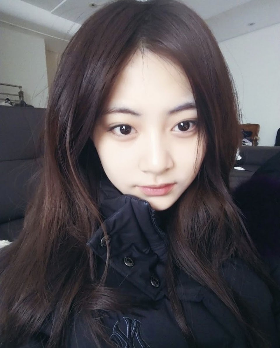 8-Female-K-Pop-Idols-Are-The-Most-Confident-When-Showing-Bare-Face-10
