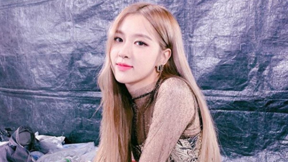 BLACKPINK-Rosé-Is-a-Natural-Beauty-But-Puberty-Hit-Her-Hard-In-These-Viral-Graduation-Photos-1