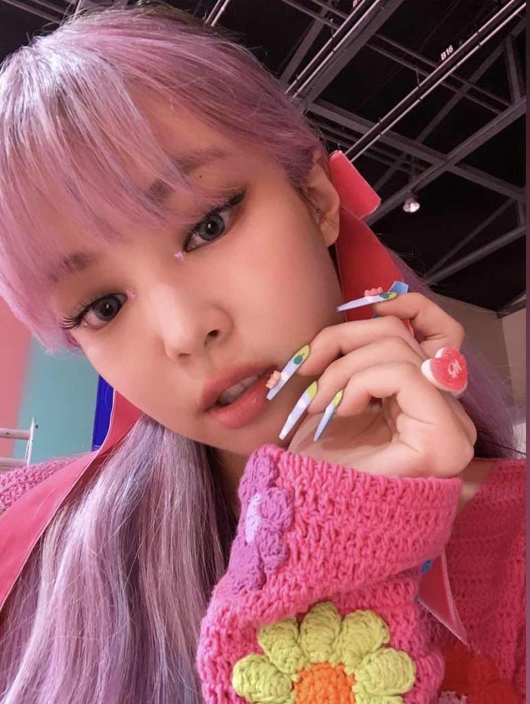BLACKPINK Lisa and Her Pink Manicure Is Going To Peak The New ...