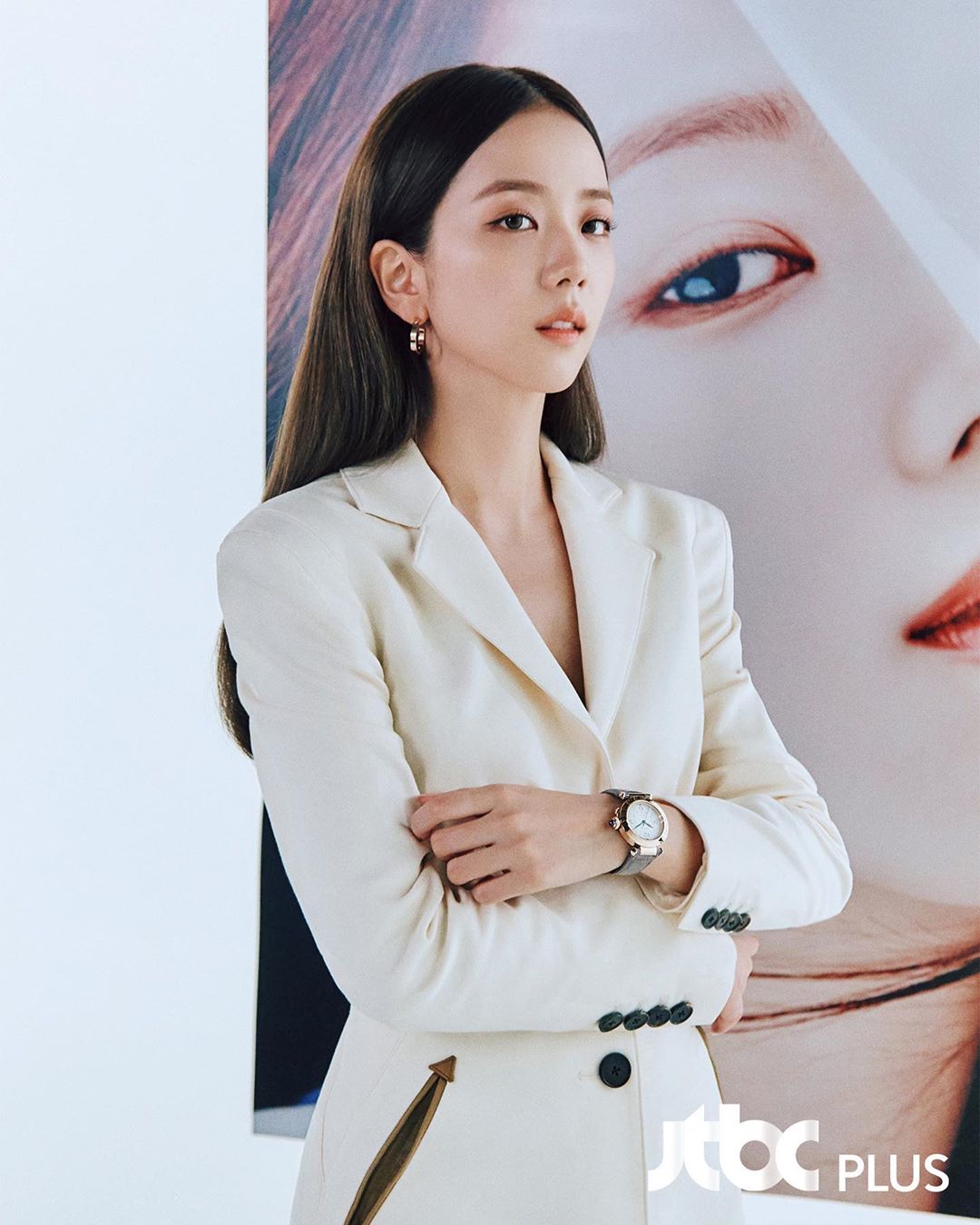 ❀ on X: Jisoo collecting CEOs like they're infinity gems