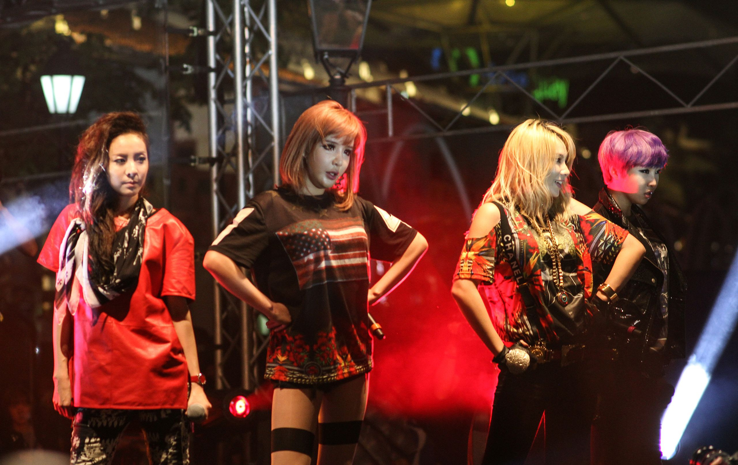 2NE1