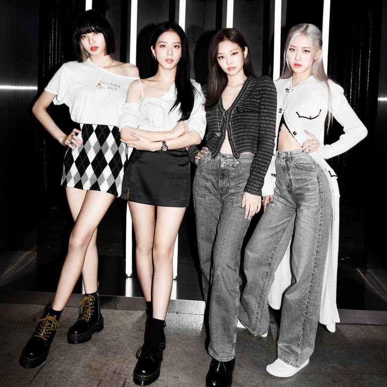 Top 5 Best Selling Female K-Pop Group For First Week Album Sales