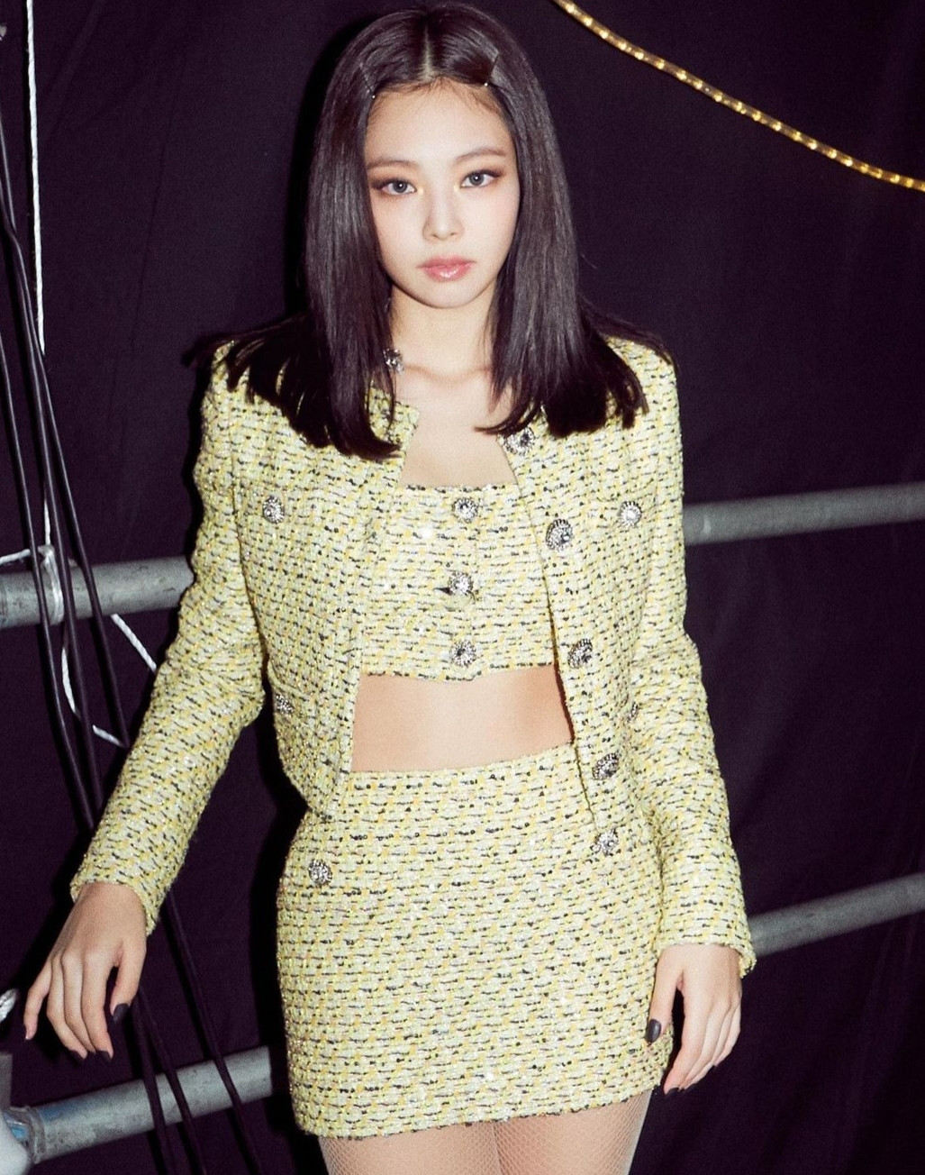 6 Female K-pop Idols Who Also Slay the 'High Teen' Fashion Aside BLACKPINK Jennie