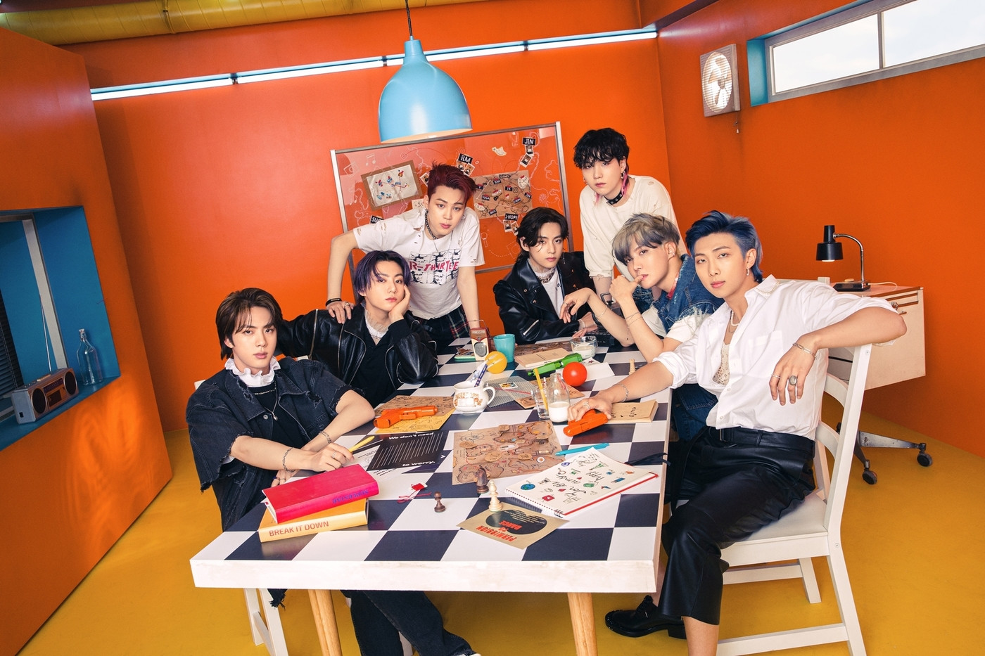 SHINee, BTS, TWICE & BLACKPINK Dominate Japan's Oricon Chart with Respective Releases