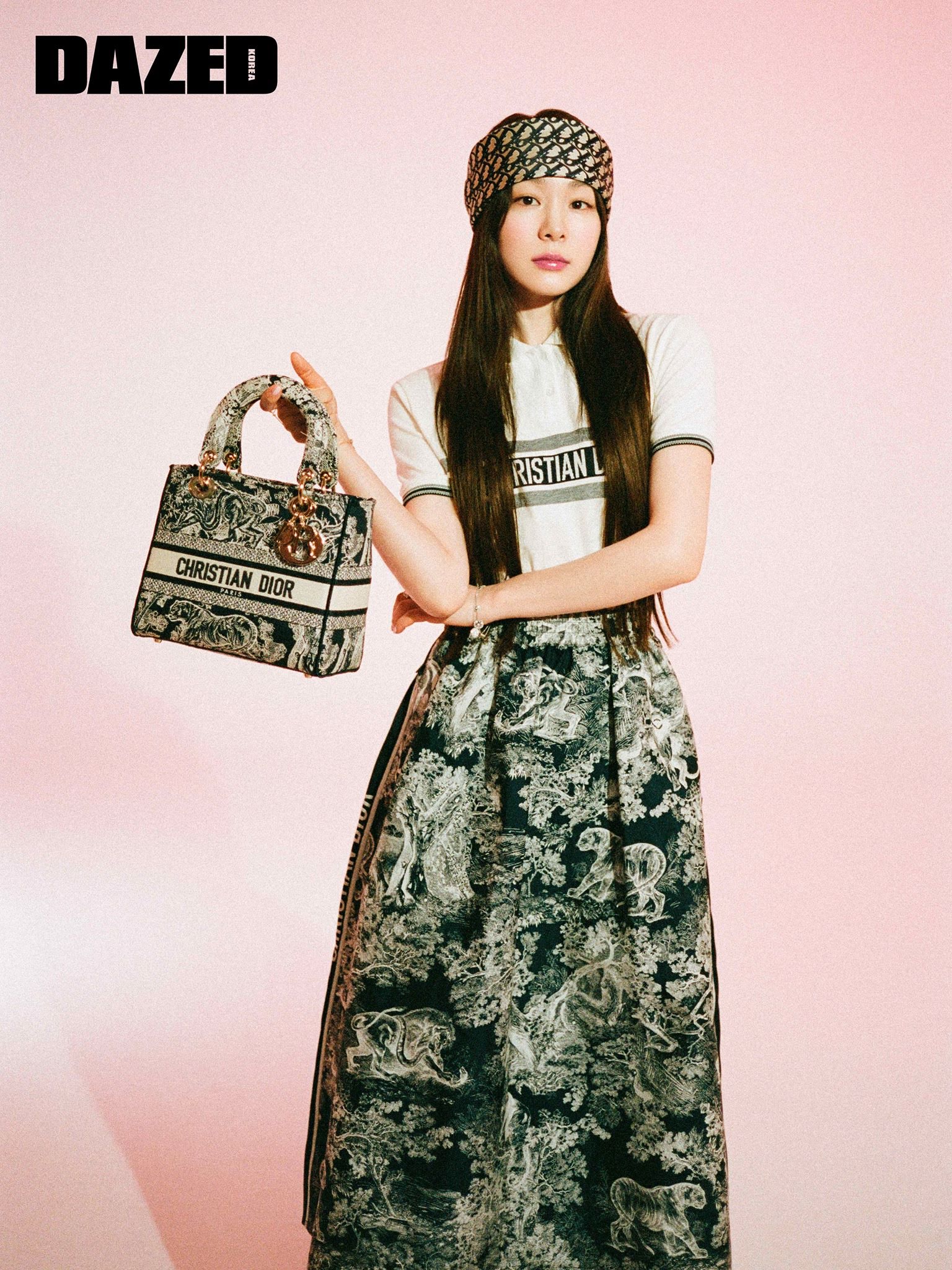 KPOP WORLD INA on X: Dior Bobby Bag is currently the new IT ITEM for  celebrities 👜💕 spotted on their SNS wearing Dior Bobby Bag are Suzy,  BLACKPINK Jisoo, Lee Sungkyung, Lee