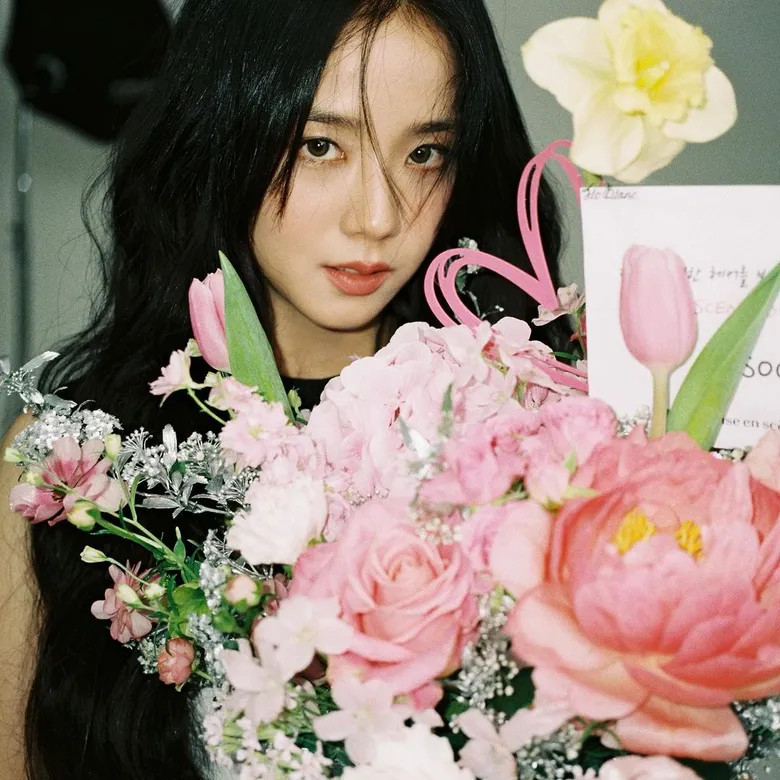  6 Times BLACKPINK's JiSoo Reminded Us Of Her Flower-like Visuals