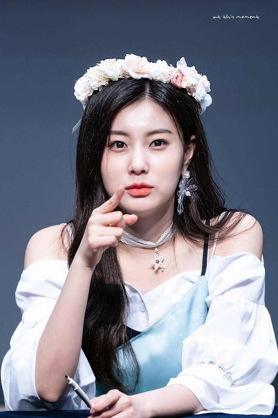 IZ*ONE's Kang Hyewon Loses Her Cool When A Fan Disses Her Favorite League  Champion - Koreaboo