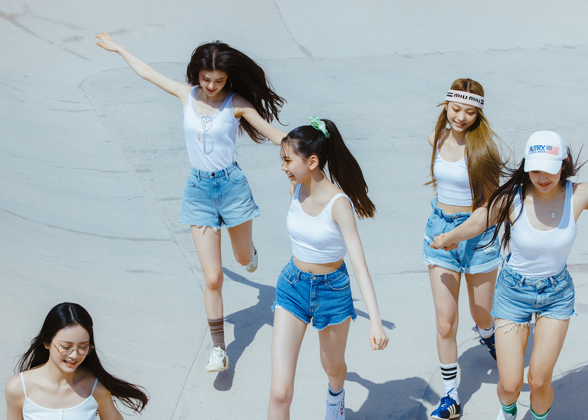 HYBE/ADOR's New Girl Group NewJeans Unveils Solo + Group Teasers Ahead Of  1st EP | Soompi