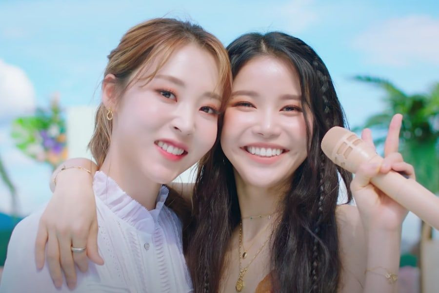 Watch: MAMAMOO's Moonbyul And Solar Go On A Summer Vacation In MV For  Remake Of Vibe's “Promise U” | Soompi