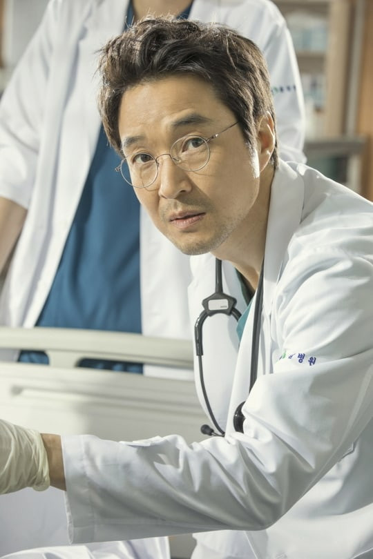 KPopandKDrama on Twitter: "Individual character poster of SBS's upcoming  drama series 'Romantic Doctor Kim 2' (Han Suk Kyu, Lee Sung Kyung, Ahn Hyo  Seop) https://t.co/t0JUnBGHUt" / Twitter