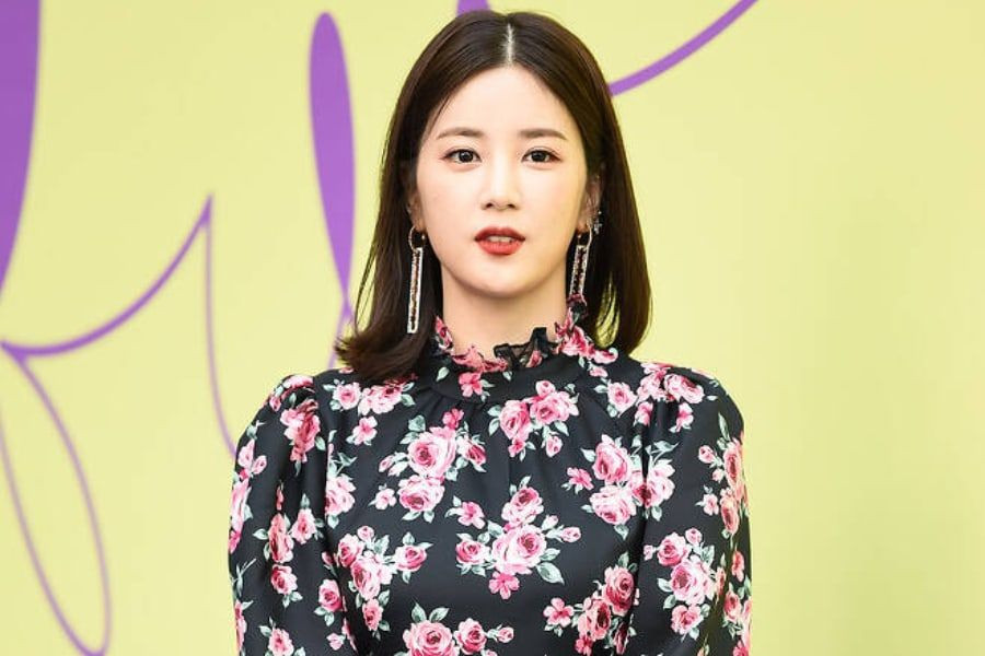 Apink's Agency Denies Chorong Admitted To School Violence Accusations After  Alleged Victim Reveals Transcript Of Phone Call | Soompi