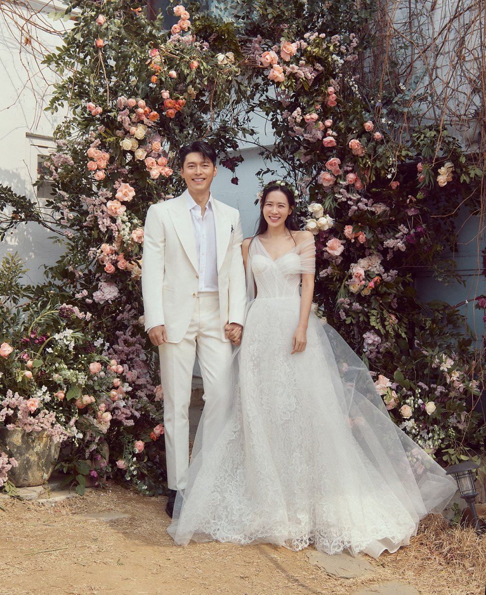 Top star couple Hyun Bin & Son Ye Jin's wedding photos are revealed |  allkpop