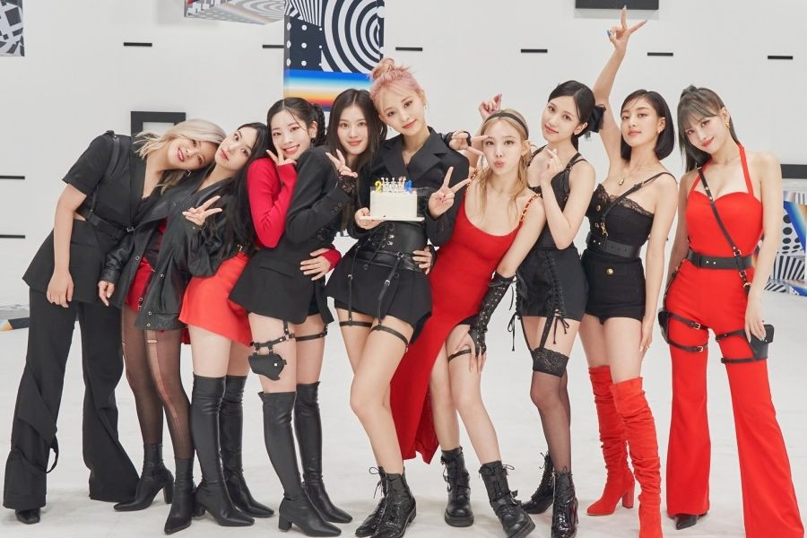 Park Jin Young Says He's Never Seen A Group Stay As Close As TWICE For 7  Years | Soompi