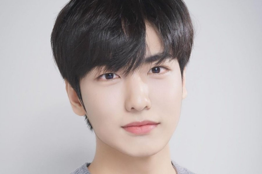 ❤💖 on Twitter: "Actor Lee ji-han passed away at the ITAEWON Tragedy😭May  his soul rest on peace🍃 My condolences to all his family, friends and  colleagues🤍🕊 Sending love and prayers🙏🏻 #Produce101S2  #produce101season2 #