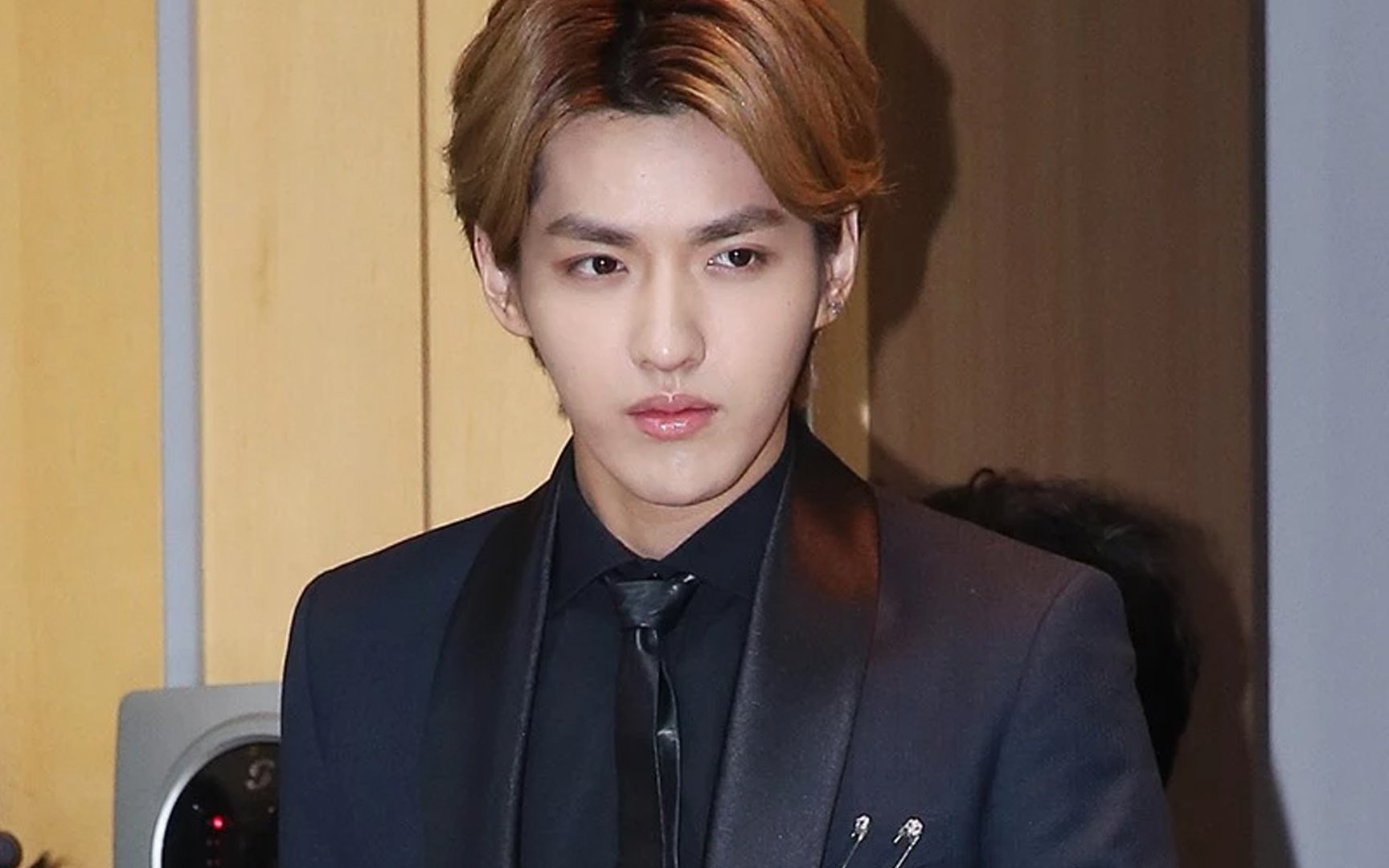 Weibo gossip circulates that Kris Wu is allegedly married and his wife is  currently raising their 2-year-old daughter alone | allkpop