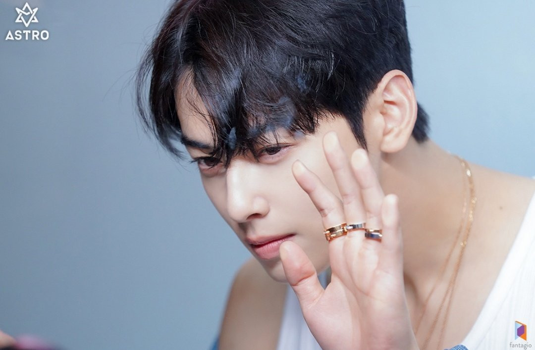 Cha Eun Woo 차은우 Daily on Twitter: "bebind photos of Cha Eunwoo for the  cover of @wkorea November 2022 Issue wearing @Chaumet Liens Collection ..  https://t.co/yKJSExfcLe 221108 @offclASTRO #ChaEunWoo | #차은우 | #