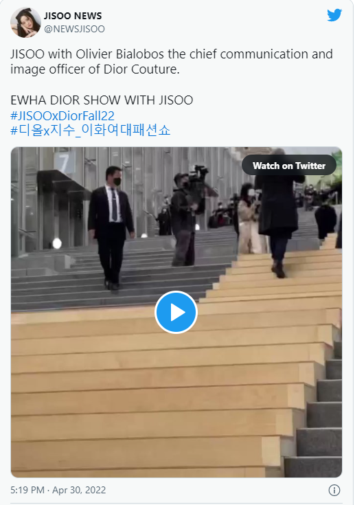 BLACKPINK's Jisoo Proves She's DIOR's Princess With Her Front Row Seat Next  To The CEO Of DIOR - Koreaboo