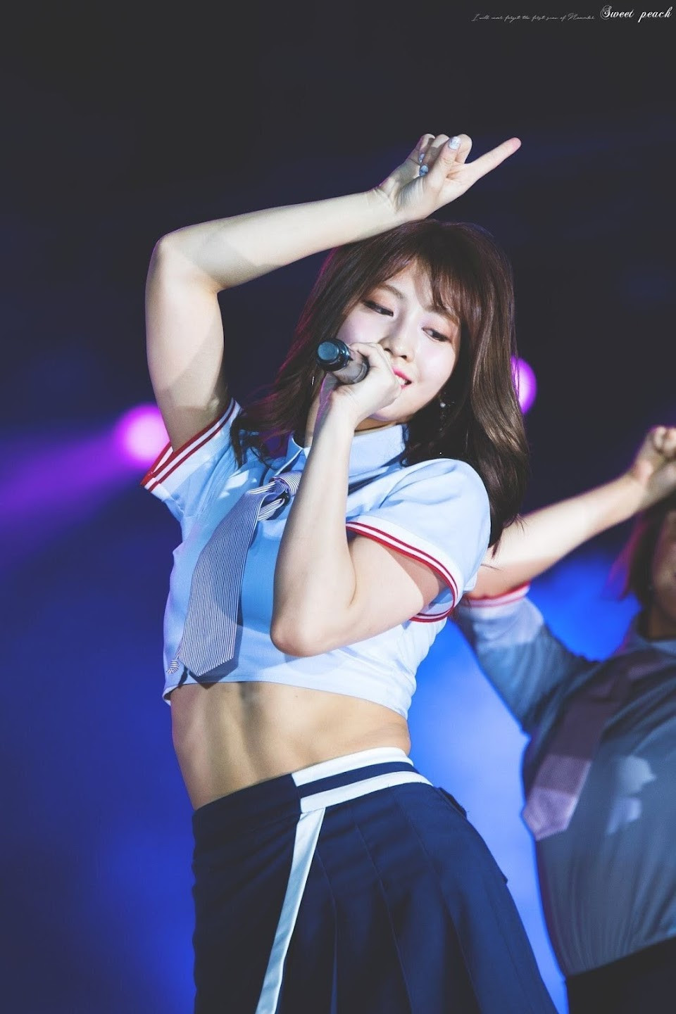 TWICE's Momo Once Again Goes Viral For Her Insane Workout Routine And  Unreal Proportions - Koreaboo