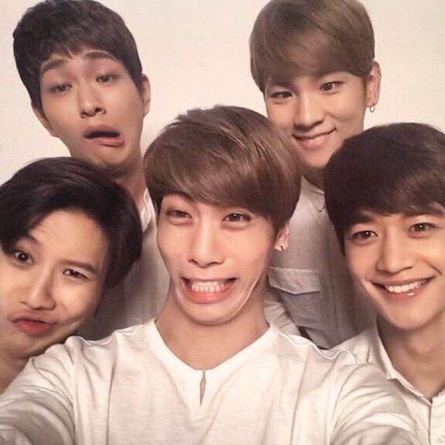 little.freaks's photo on Instagram. Originally tweeted by Jonghyun you guys  call these.... derp faces I feel odd saying that I … | Jonghyun, Shinee  jonghyun, Shinee