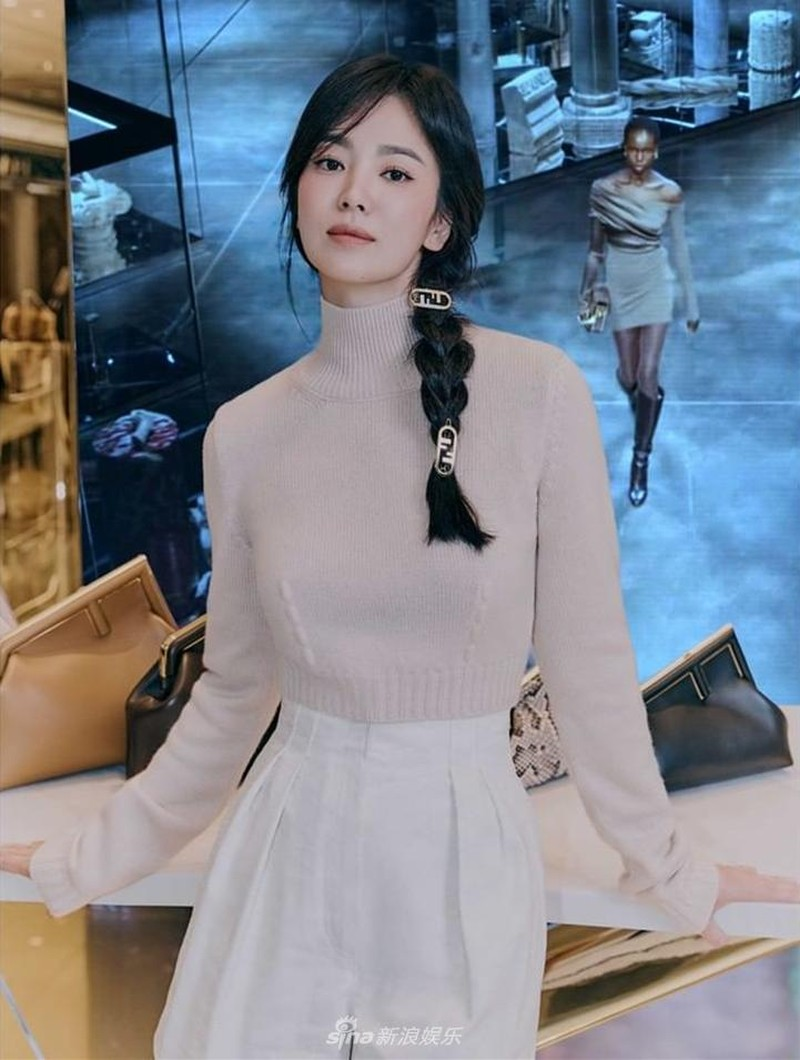Song Hye Kyo đẹp ngỡ ngàng tuổi 40, không hổ "quốc bảo nhan sắc"
