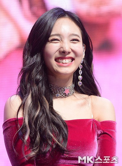 These 20+ Photos of TWICE's Nayeon And Her Bunny Teeth Will Make You Squeal  - Koreaboo