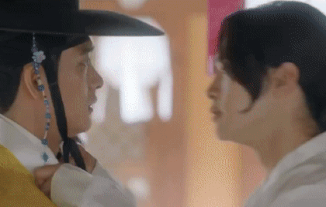 Nụ hôn đam mỹ mới của Kang Tae Oh ăn đứt màn khóa môi lãng mạn với Nhã  Phương rồi này! - Hậu trường phim - Việt Giải Trí